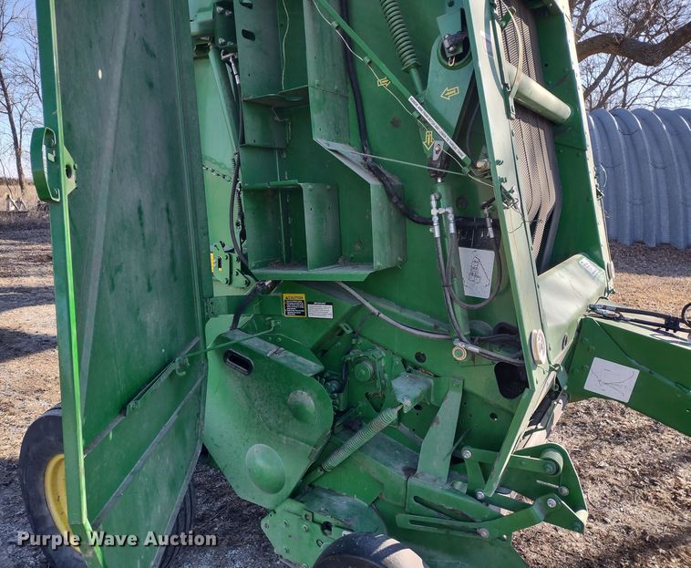 image for item DR8160 John Deere 568  round baler