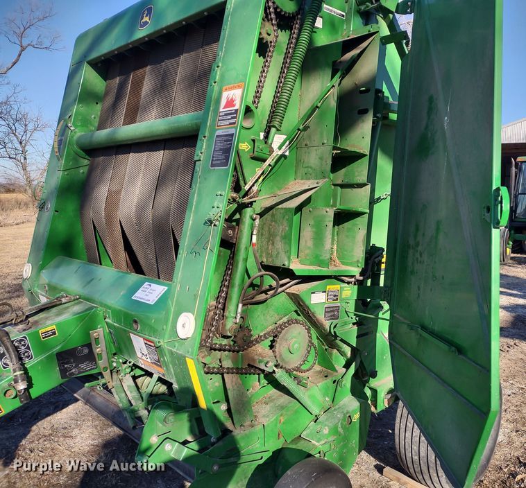 image for item DR8160 John Deere 568  round baler