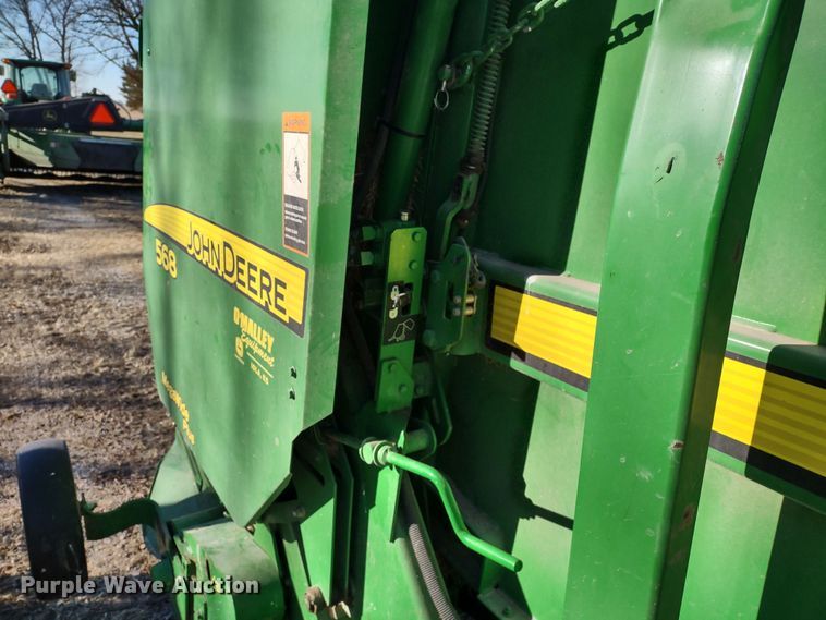 image for item DR8160 John Deere 568  round baler