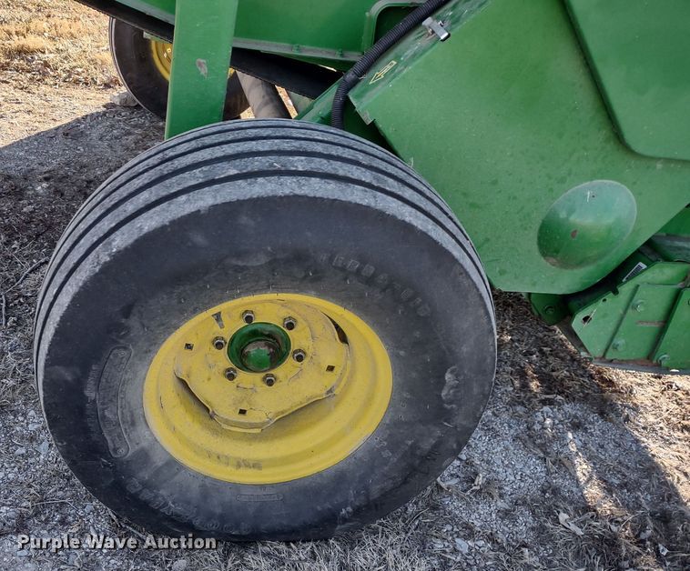image for item DR8160 John Deere 568  round baler