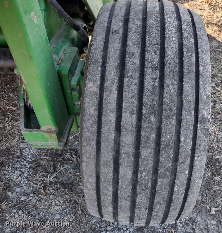 image for item DR8160 John Deere 568  round baler