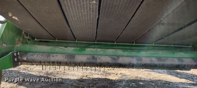 image for item DR8160 John Deere 568  round baler