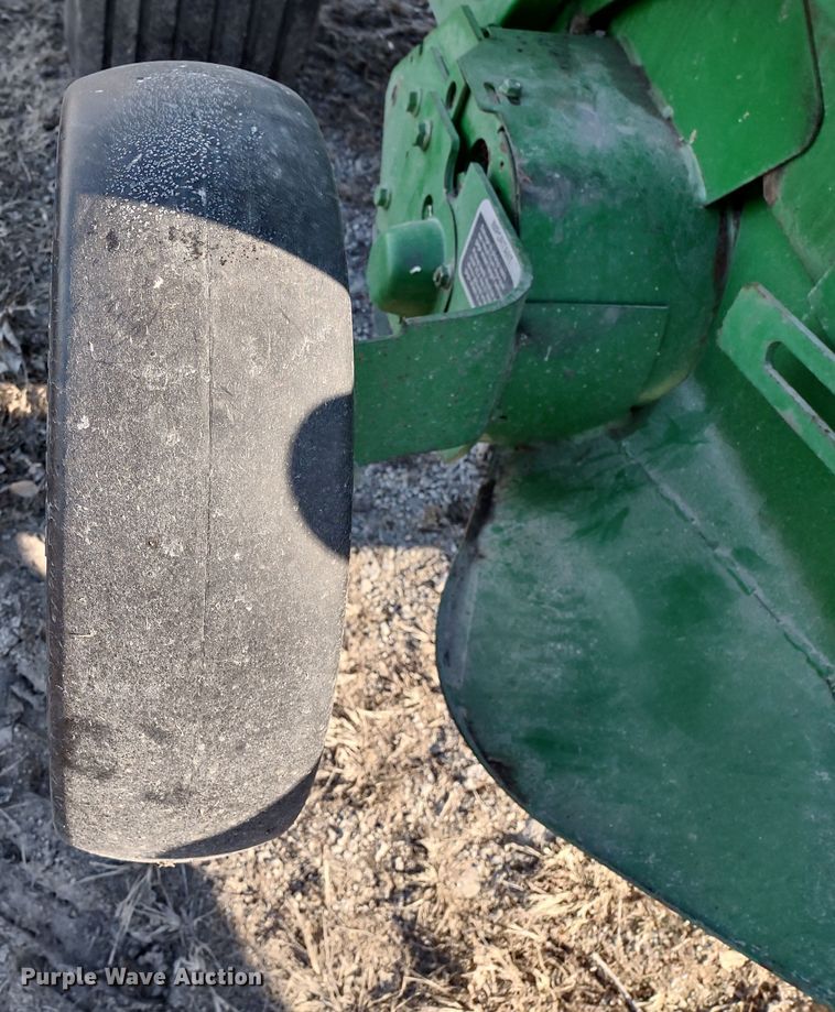 image for item DR8160 John Deere 568  round baler