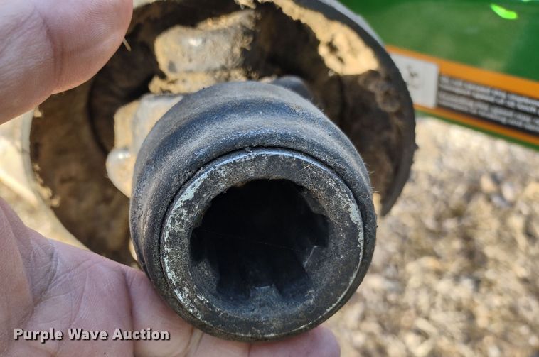 image for item DR8160 John Deere 568  round baler