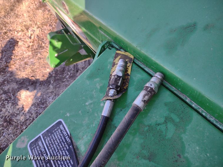 image for item DR8160 John Deere 568  round baler