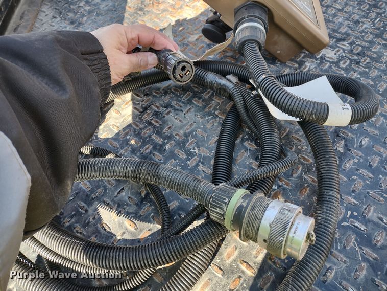 image for item DR8160 John Deere 568  round baler