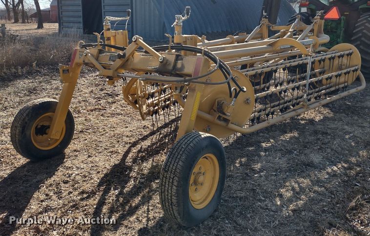 image for item DR8161 Vermeer R2300  hay rake