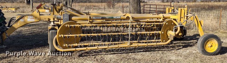 image for item DR8161 Vermeer R2300  hay rake