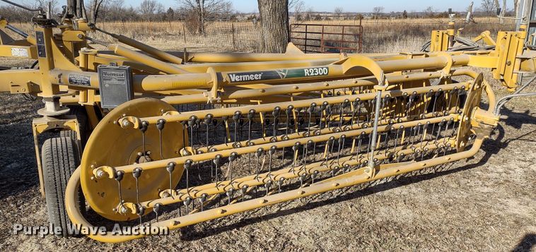 image for item DR8161 Vermeer R2300  hay rake