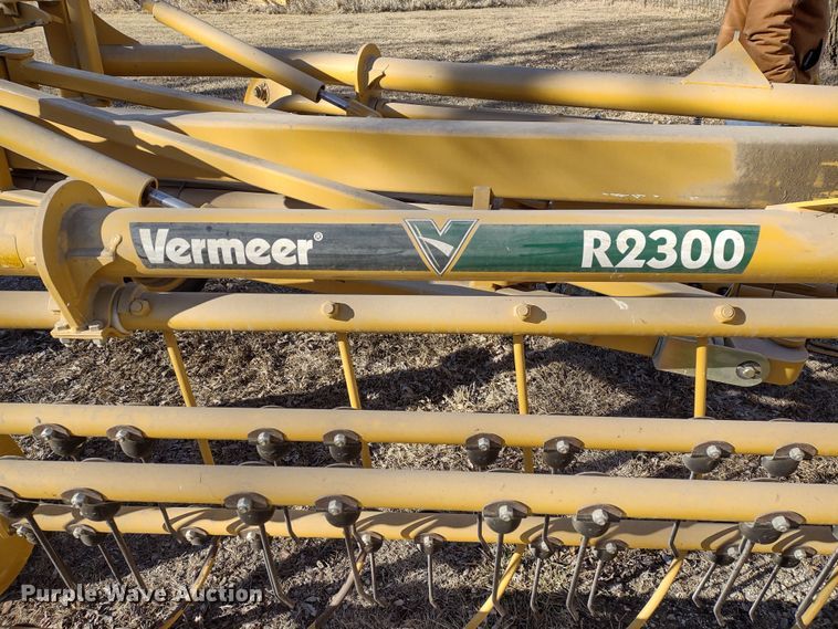 image for item DR8161 Vermeer R2300  hay rake