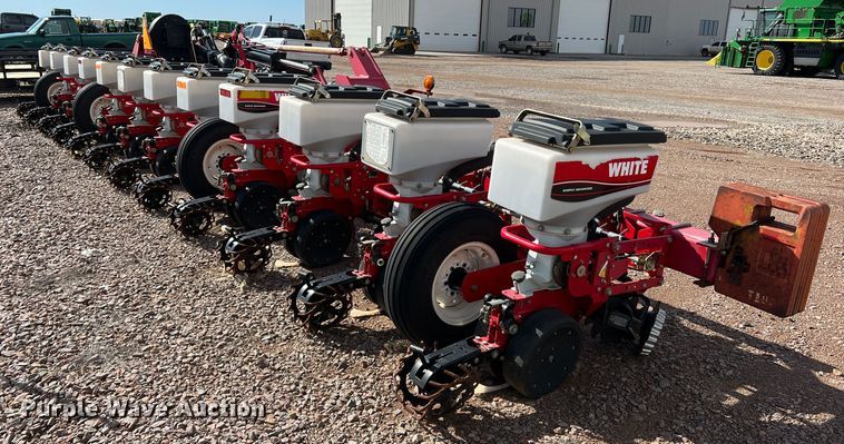 image for item DS2752 AGCO White 8700  planter