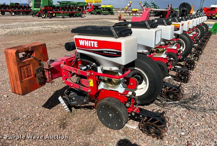 image for item DS2752 AGCO White 8700  planter