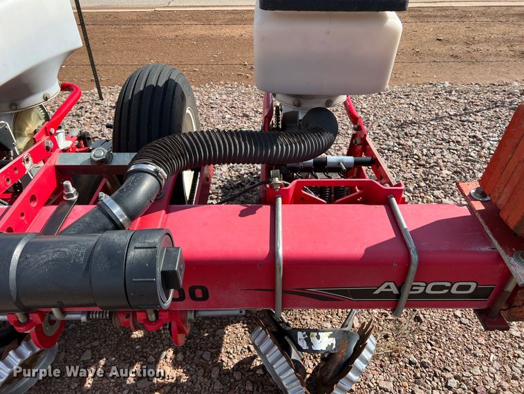 image for item DS2752 AGCO White 8700  planter