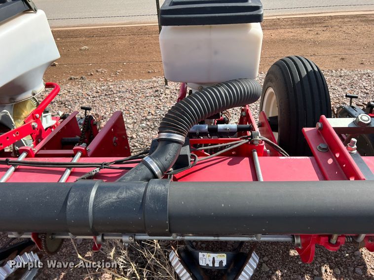 image for item DS2752 AGCO White 8700  planter