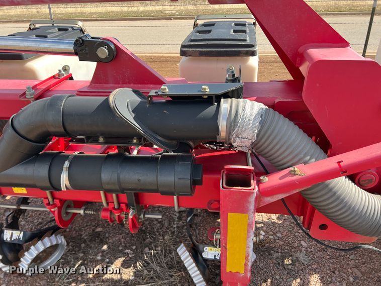 image for item DS2752 AGCO White 8700  planter