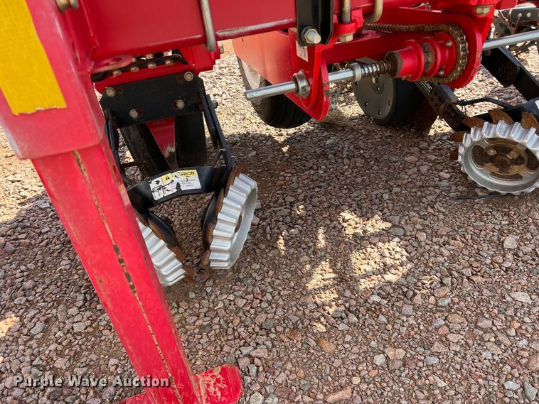 image for item DS2752 AGCO White 8700  planter