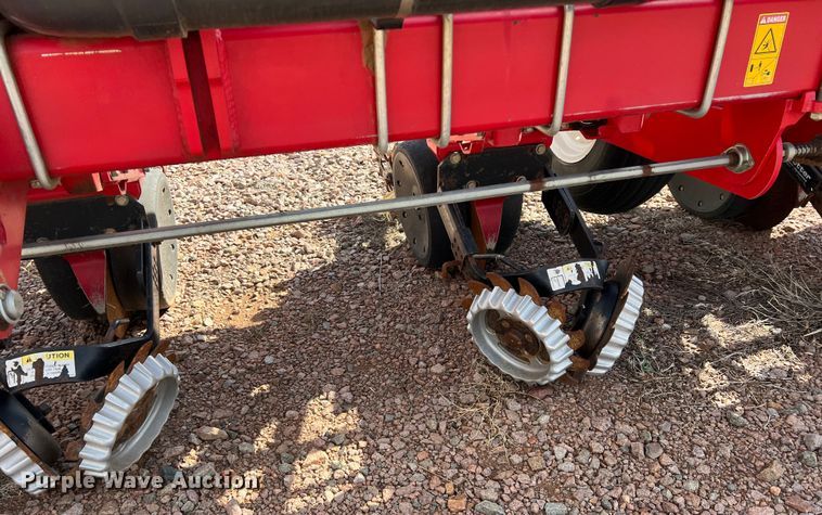 image for item DS2752 AGCO White 8700  planter