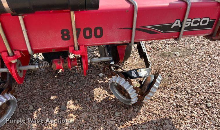 image for item DS2752 AGCO White 8700  planter