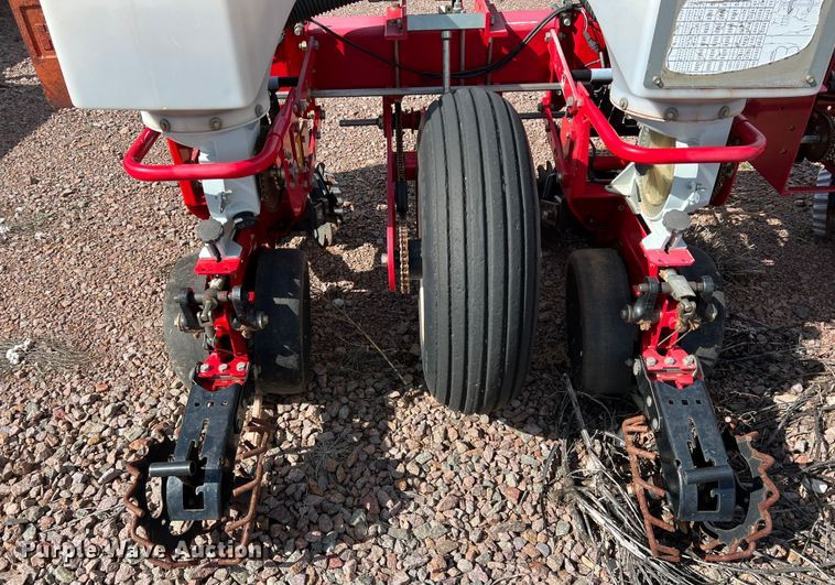 image for item DS2752 AGCO White 8700  planter