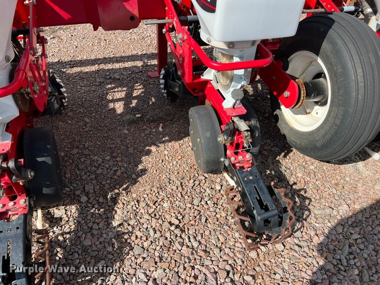 image for item DS2752 AGCO White 8700  planter
