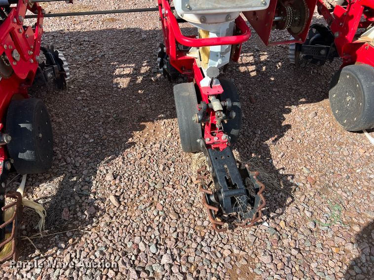 image for item DS2752 AGCO White 8700  planter