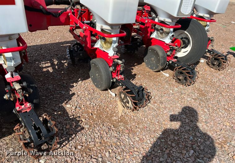 image for item DS2752 AGCO White 8700  planter