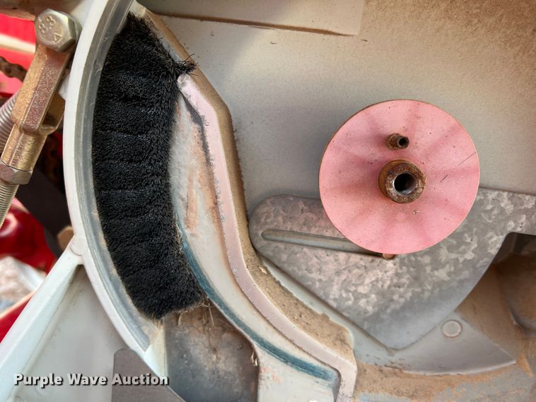 image for item DS2752 AGCO White 8700  planter