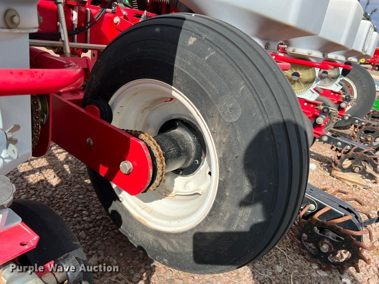 image for item DS2752 AGCO White 8700  planter