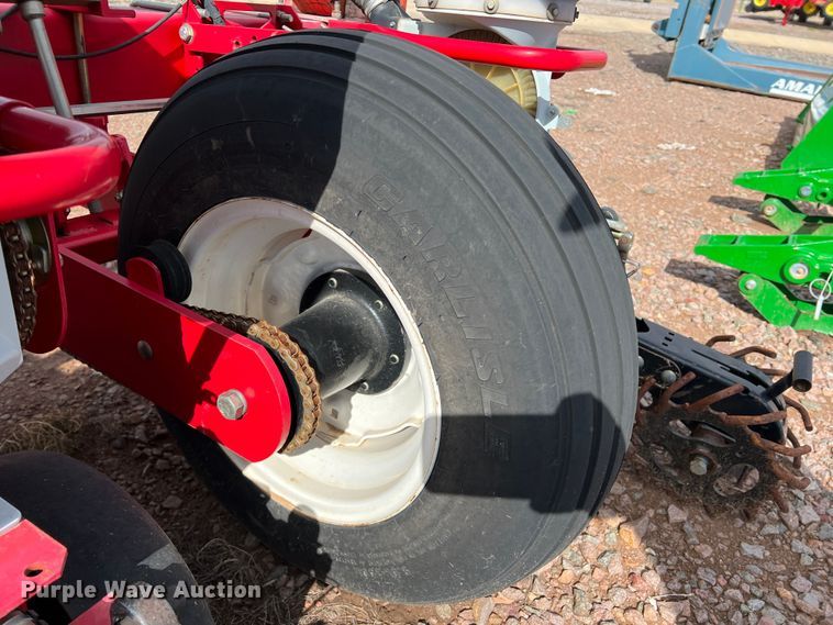 image for item DS2752 AGCO White 8700  planter