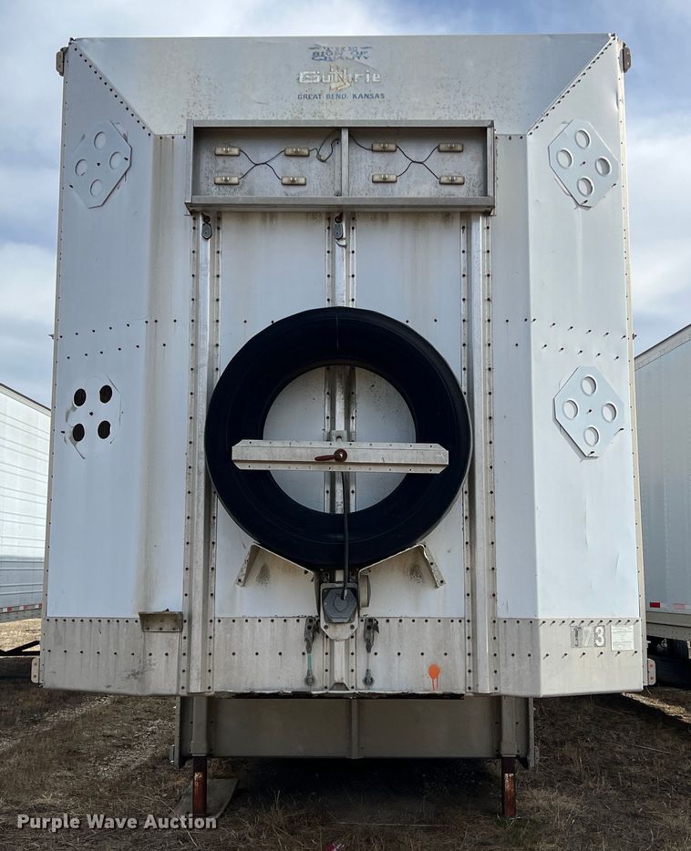 image for item ID9415 1989 Guthrie  livestock trailer