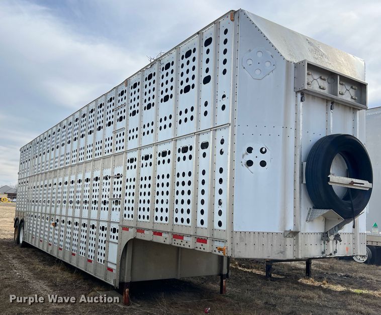image for item ID9415 1989 Guthrie  livestock trailer