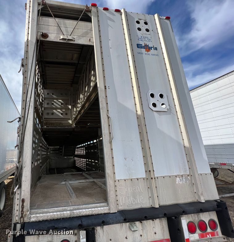 image for item ID9415 1989 Guthrie  livestock trailer