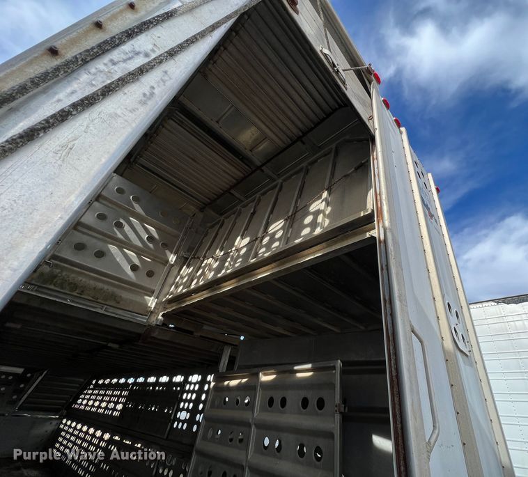 image for item ID9415 1989 Guthrie  livestock trailer