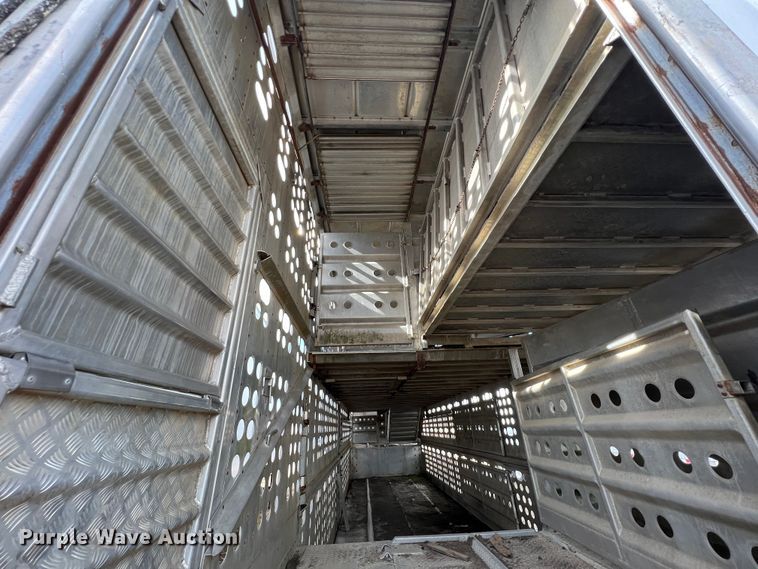 image for item ID9415 1989 Guthrie  livestock trailer