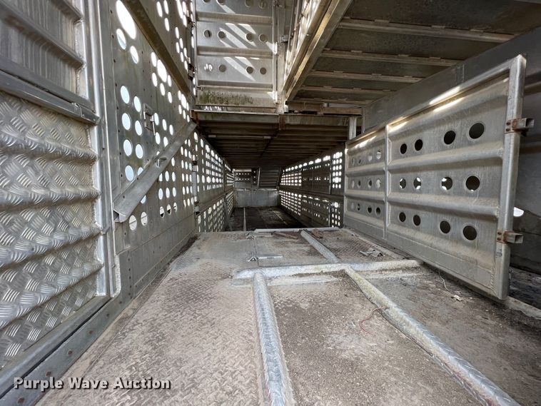 image for item ID9415 1989 Guthrie  livestock trailer