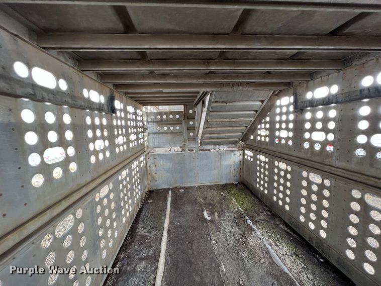 image for item ID9415 1989 Guthrie  livestock trailer