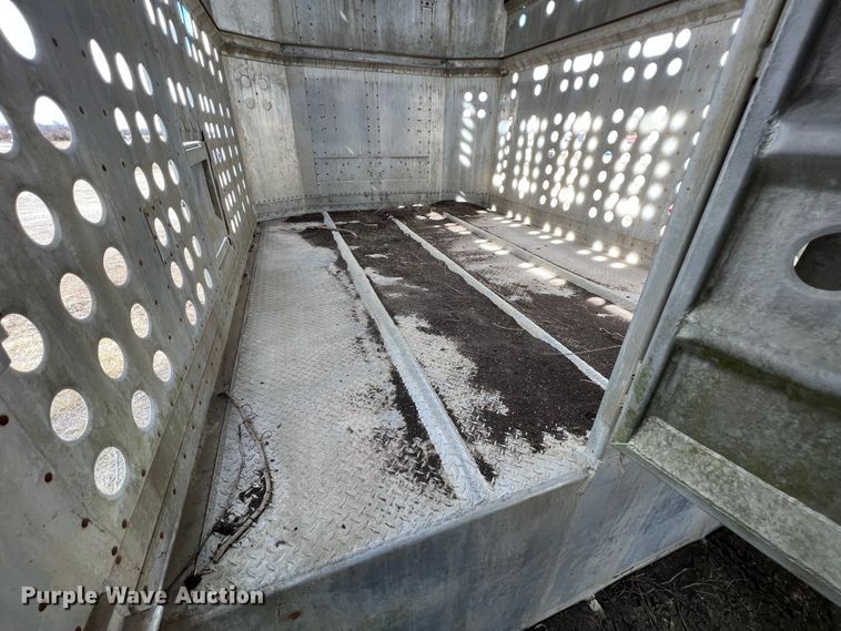 image for item ID9415 1989 Guthrie  livestock trailer