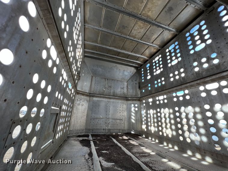 image for item ID9415 1989 Guthrie  livestock trailer