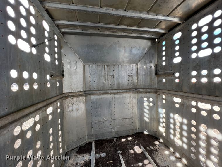 image for item ID9415 1989 Guthrie  livestock trailer