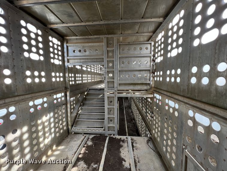 image for item ID9415 1989 Guthrie  livestock trailer