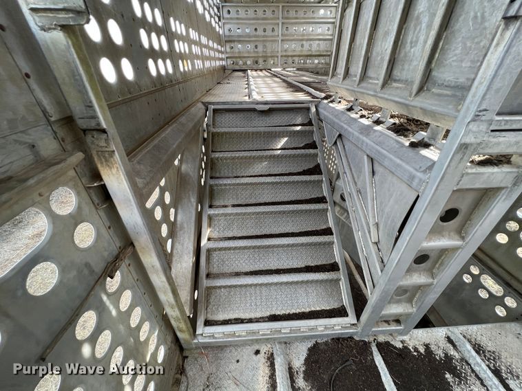 image for item ID9415 1989 Guthrie  livestock trailer