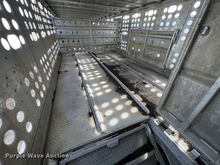 image for item ID9415 1989 Guthrie  livestock trailer