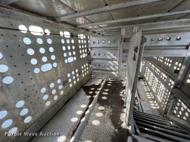 image for item ID9415 1989 Guthrie  livestock trailer