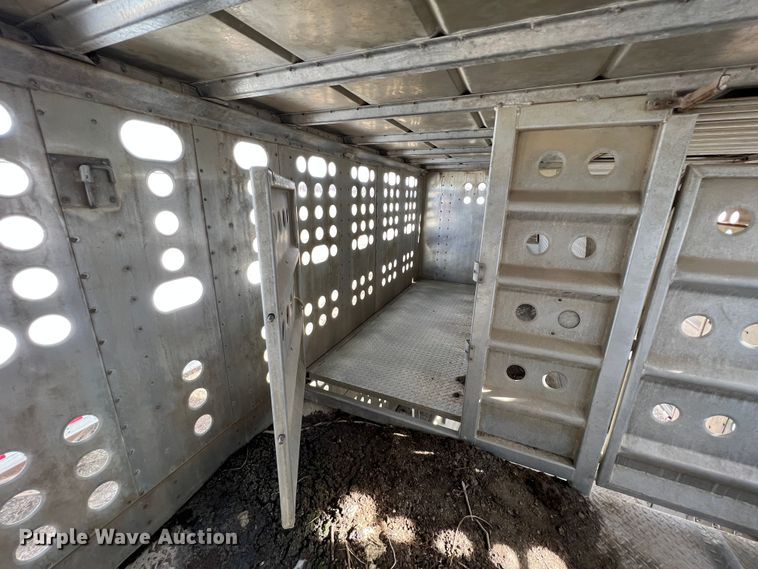 image for item ID9415 1989 Guthrie  livestock trailer