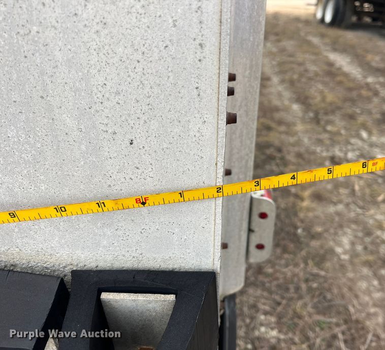 image for item ID9415 1989 Guthrie  livestock trailer