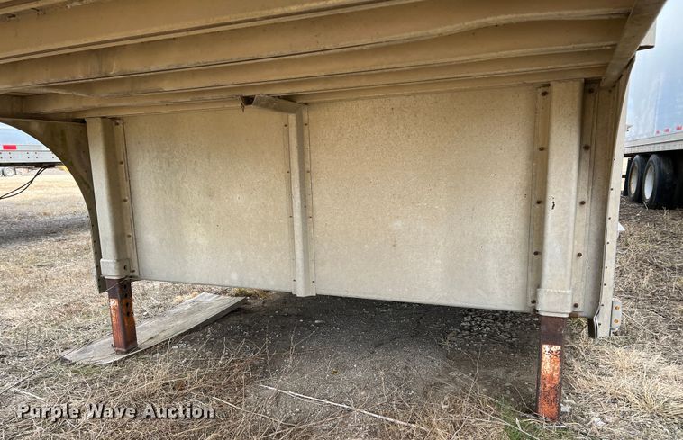 image for item ID9415 1989 Guthrie  livestock trailer