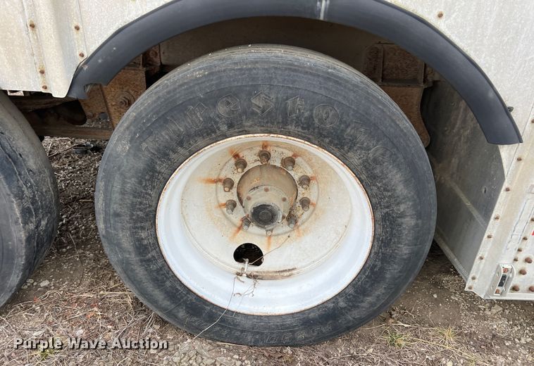 image for item ID9415 1989 Guthrie  livestock trailer