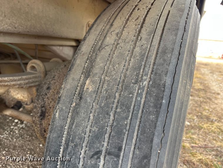 image for item ID9415 1989 Guthrie  livestock trailer