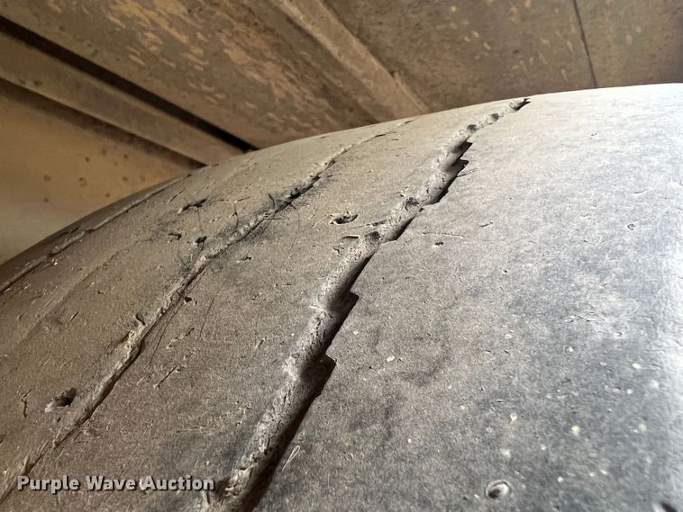 image for item ID9415 1989 Guthrie  livestock trailer