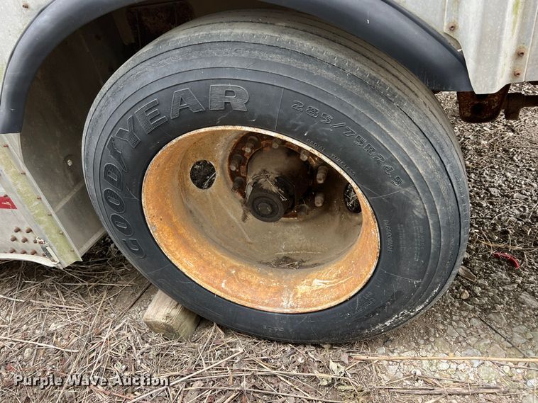 image for item ID9415 1989 Guthrie  livestock trailer